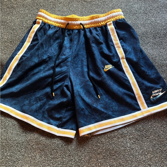 Sz XL Dri Fit Nike DNA Men's Athletic Shorts in dark blue  and yellow - Picture 1 of 11